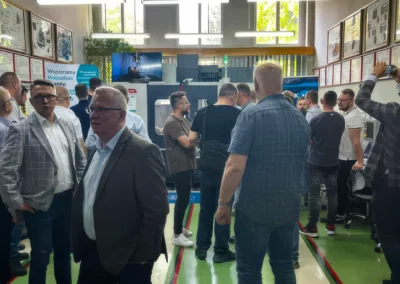 Uczestnicy seminarium branżowego w CKZiU Nr 2 w Radomiu podczas przerwy networkingowej między prezentacjami technologicznymi.