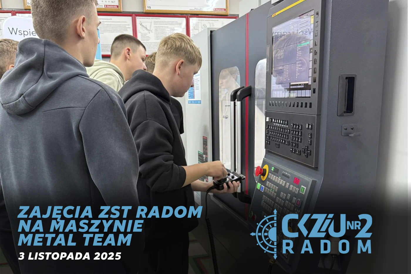 p Uczniowie ZST Radom przy frezarce CNC – CKZiU2 Radom Uczniowie ZST Radom obsługują nowoczesną frezarkę CNC podczas zajęć w CKZiU2 w dniu 3 listopada.