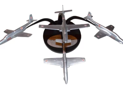 Detal statuetki przedstawiającej sylwetki samolotów – projekt wykonany przez pracowników CKZiU Nr 2 w Radomiu