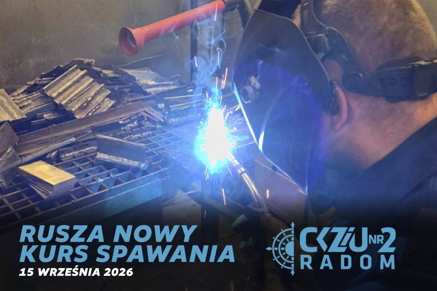 Uczeń podczas spawania metalu w pracowni spawalniczej CKZiU2 Radom