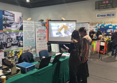 Stoisko CKZiU Nr 2 w Radomiu podczas Radom Expo 2026 w hali Enea RCS, z prezentacją automatyki przemysłowej, stanowiskami komputerowymi i materiałami edukacyjnymi.